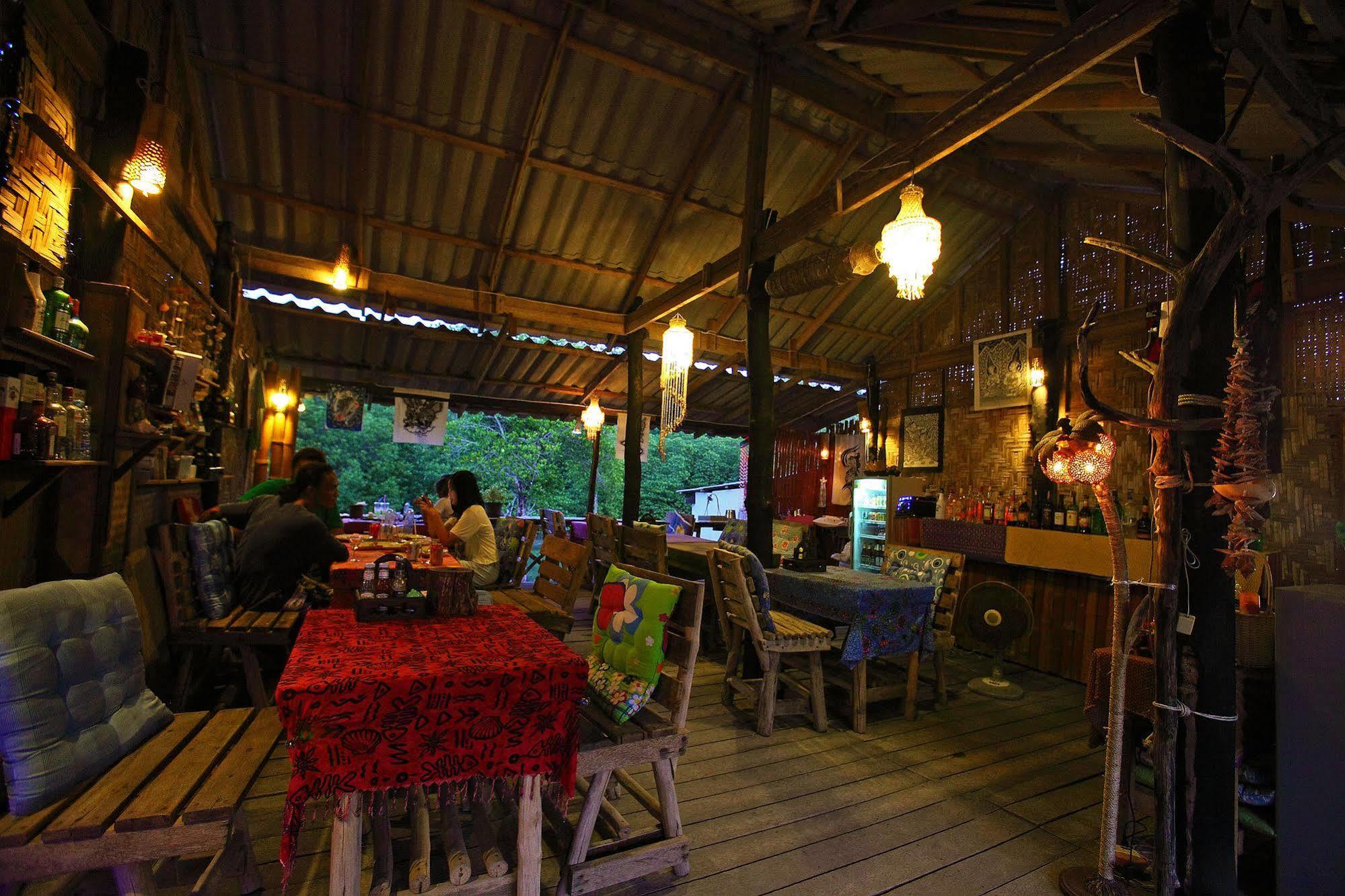 Hotel Pp Red Tuna Hut à Koh Koh Phi Phi Don Extérieur photo